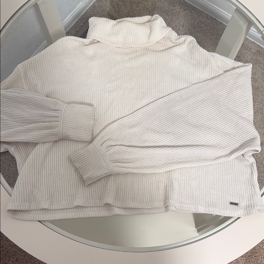 Hollister Off-White Ribbed Turtleneck Sweater